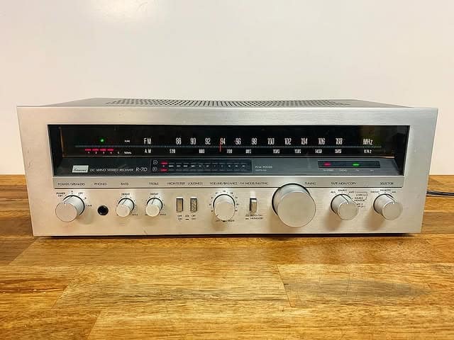 Sintoamplificador Sansui R-70