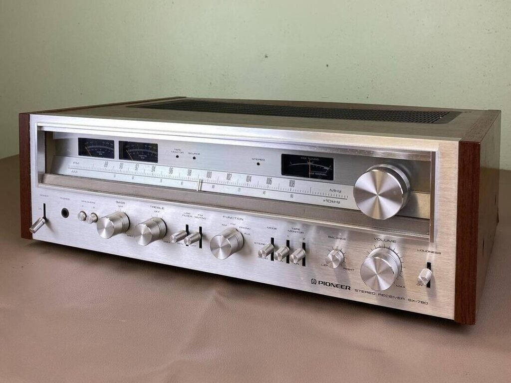 Sintoamplificador Pioneer SX-780